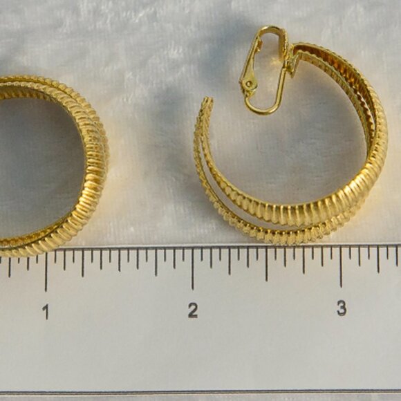 VINTAGE Gold Tone Double Side By Side Ribbed Hoop Earrings CLIP ON STYLE - Picture 2 of 8